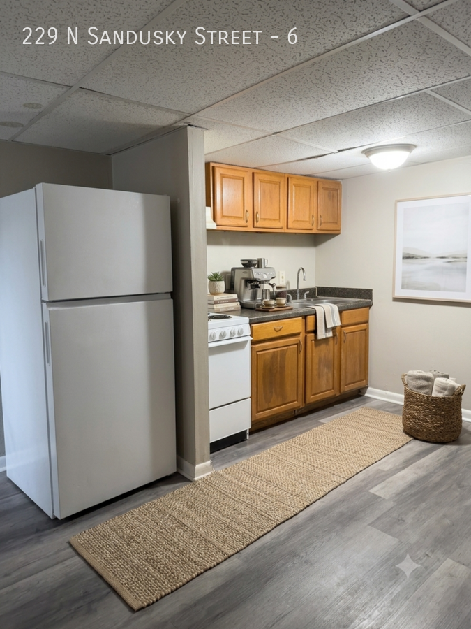 229 N Sandusky St #6 - Photo 2 of 16
