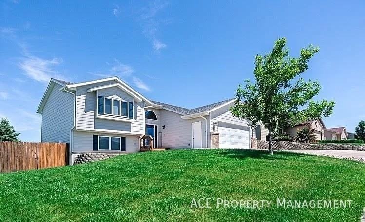 112 Viking Dr - Photo 2 of 12