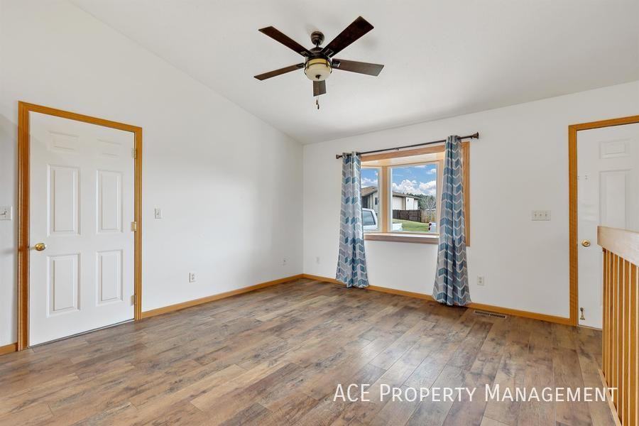 8563 Stables Dr - Photo 4 of 19