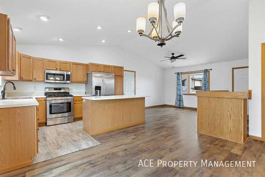 8563 Stables Dr - Photo 7 of 19
