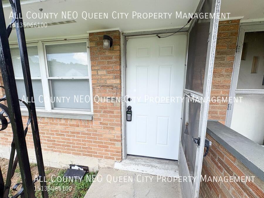 2725 Mccall St - Photo 3 of 19