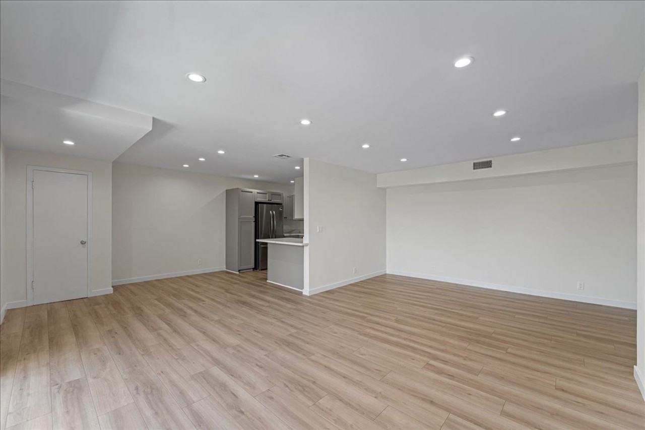 17424 Burbank Blvd #205 - Photo 7 of 25