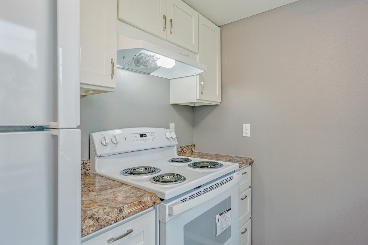 4028 S Lawrence St #F - Photo 3 of 16