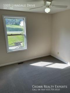 1009 Lynndale Dr - Photo 5 of 11