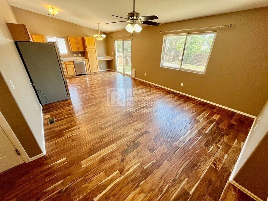 1574 S Growers Dr - Photo 2 of 21