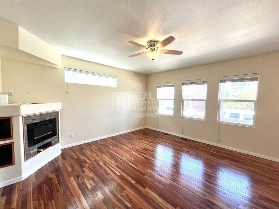 4983 Dovetail Ln - Photo 3 of 15