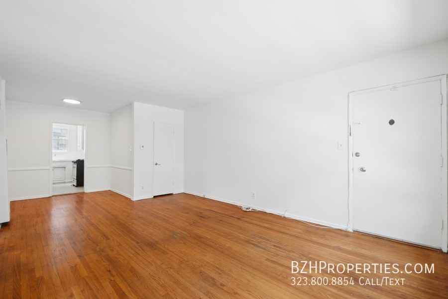 1138 S Sherbourne Dr #3 - Photo 3 of 18