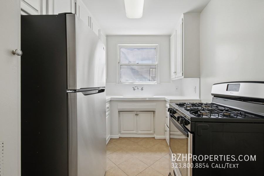 1138 S Sherbourne Dr #3 - Photo 6 of 18