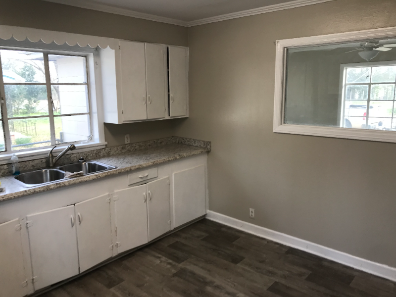 208 Gordon St - Photo 6 of 11