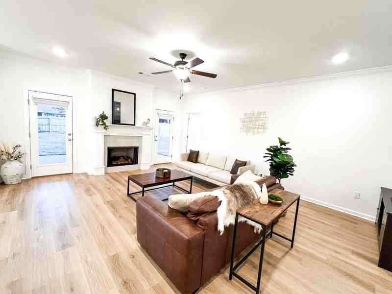 310 W Tyler Rd - Photo 2 of 10