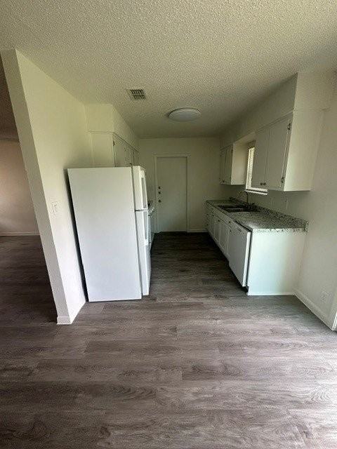 306 Bramble Dr - Photo 2 of 9