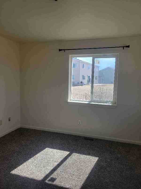 826 Knife River Dr - Photo 2 of 14