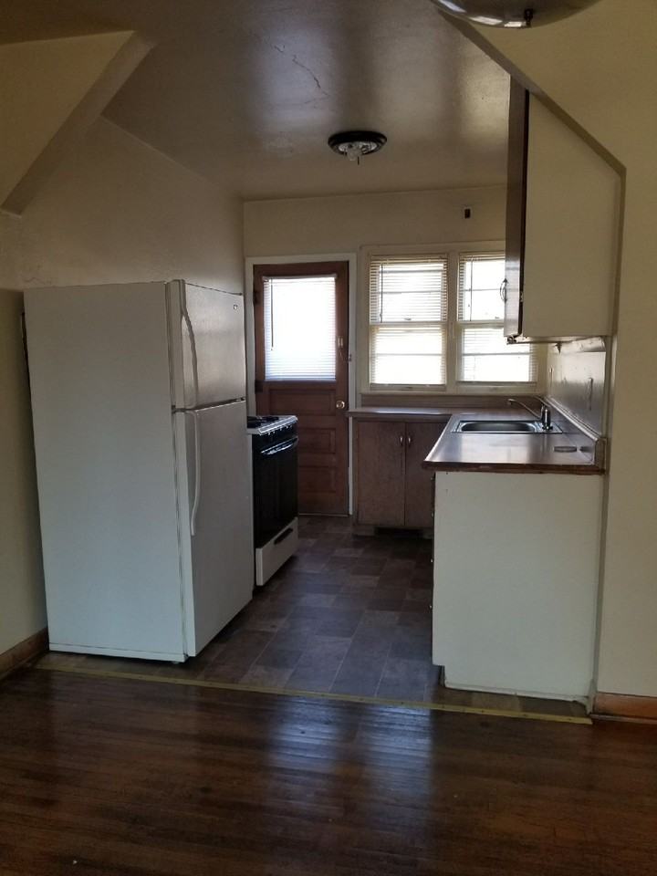 441 Allen St #3 - Photo 3 of 6