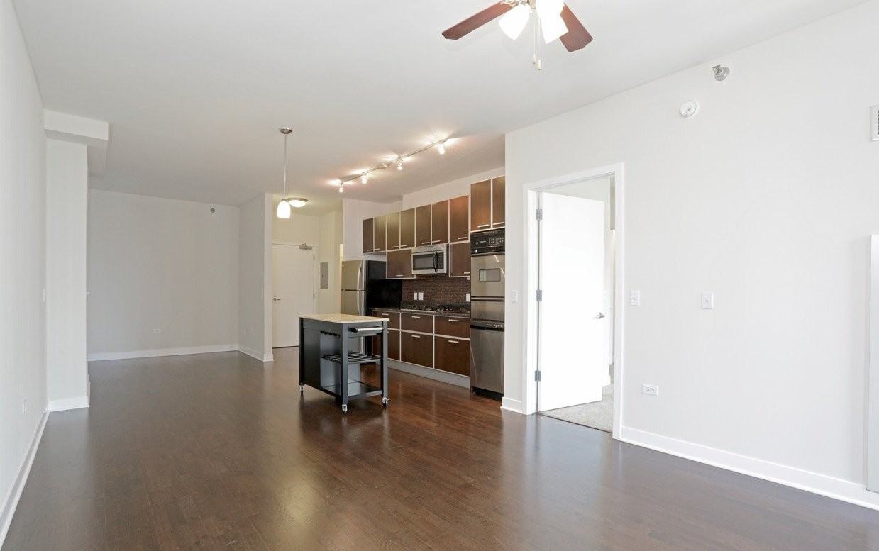 697 W Wayman St - Photo 2 of 10