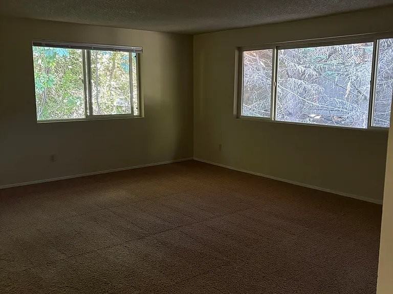 1634 S Kent Des Moines Rd #D - Photo 2 of 15
