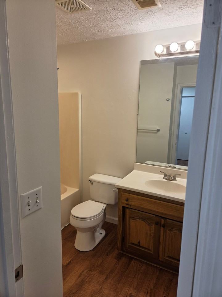 102 Lauderdale Dr #102A - Photo 3 of 7