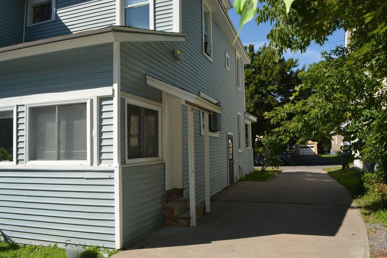 225 Thieme Pl - Photo 3 of 21