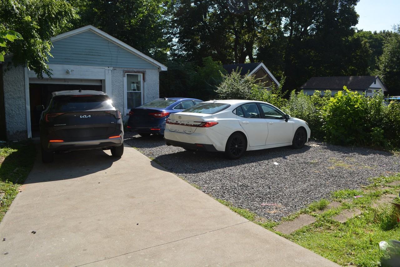 225 Thieme Pl - Photo 4 of 21