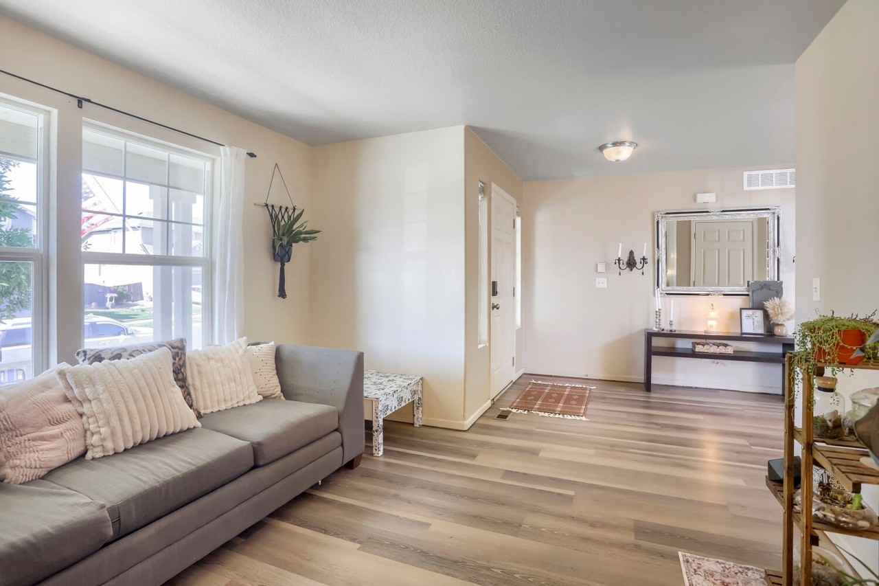 4333 Mt Lincoln St - Photo 4 of 20