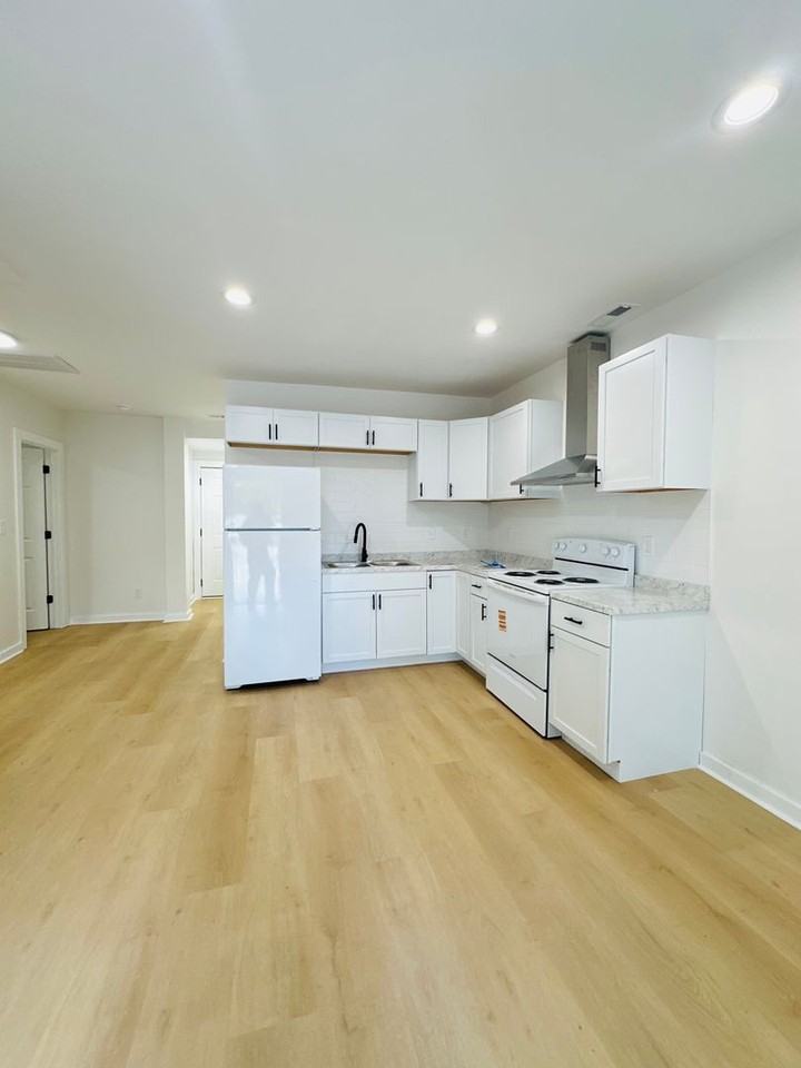 525 Smith St - Photo 4 of 20