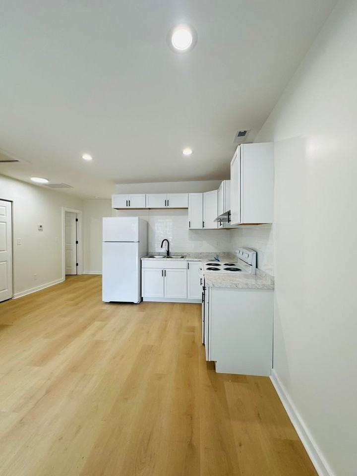 525 Smith St - Photo 5 of 20