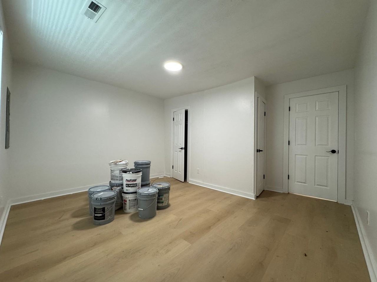 525 Smith St - Photo 6 of 20