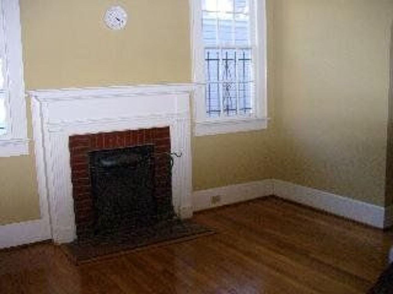 2210 College St - Photo 2 of 9
