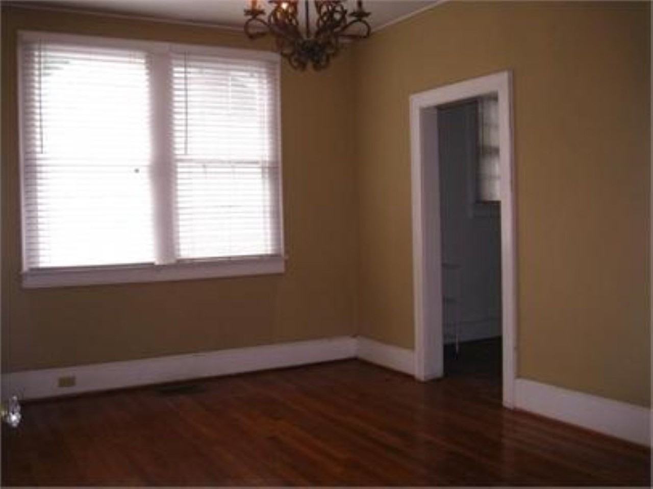 2210 College St - Photo 3 of 9