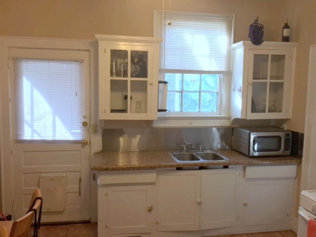 2210 College St - Photo 5 of 9