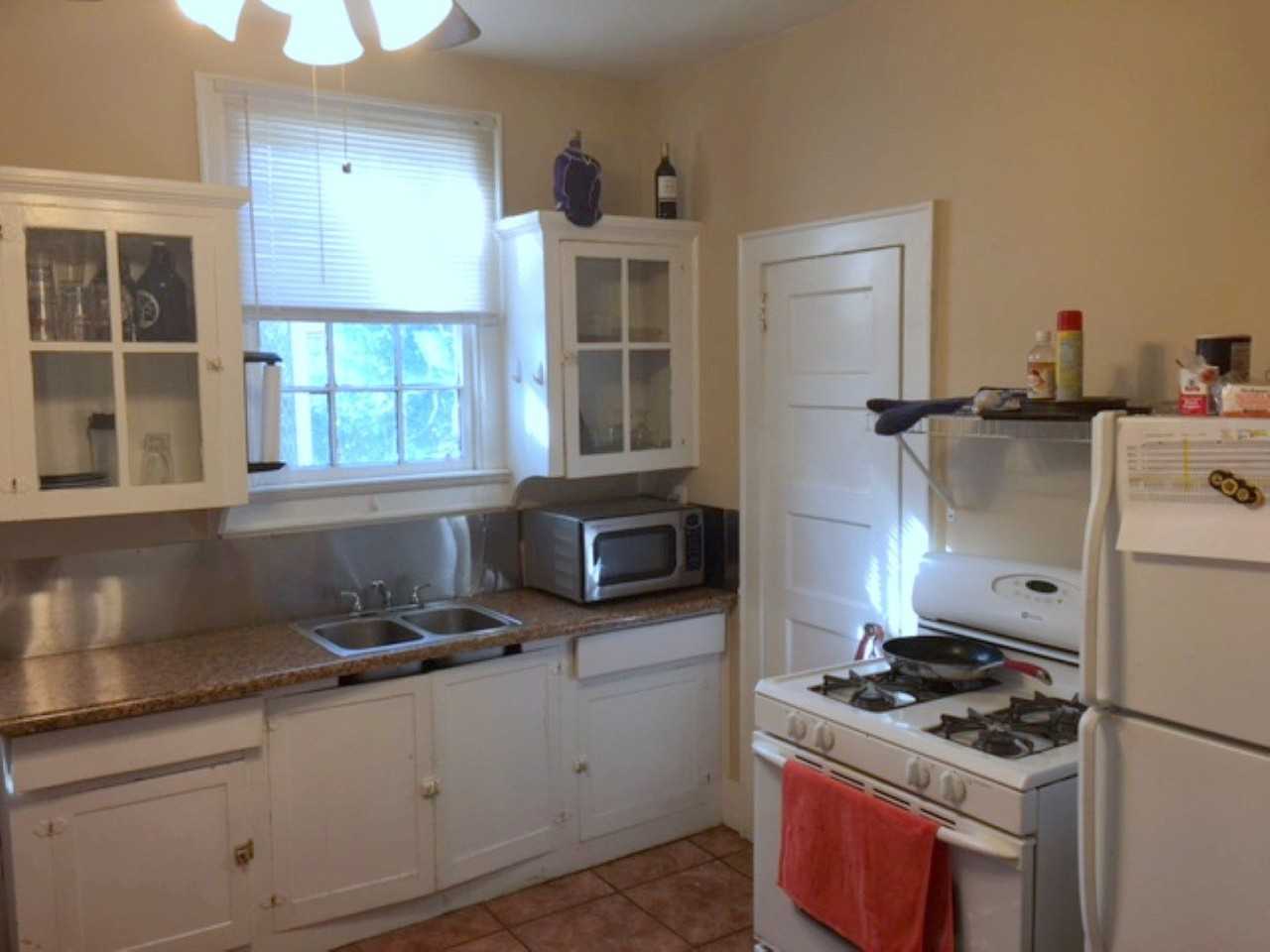 2210 College St - Photo 6 of 9