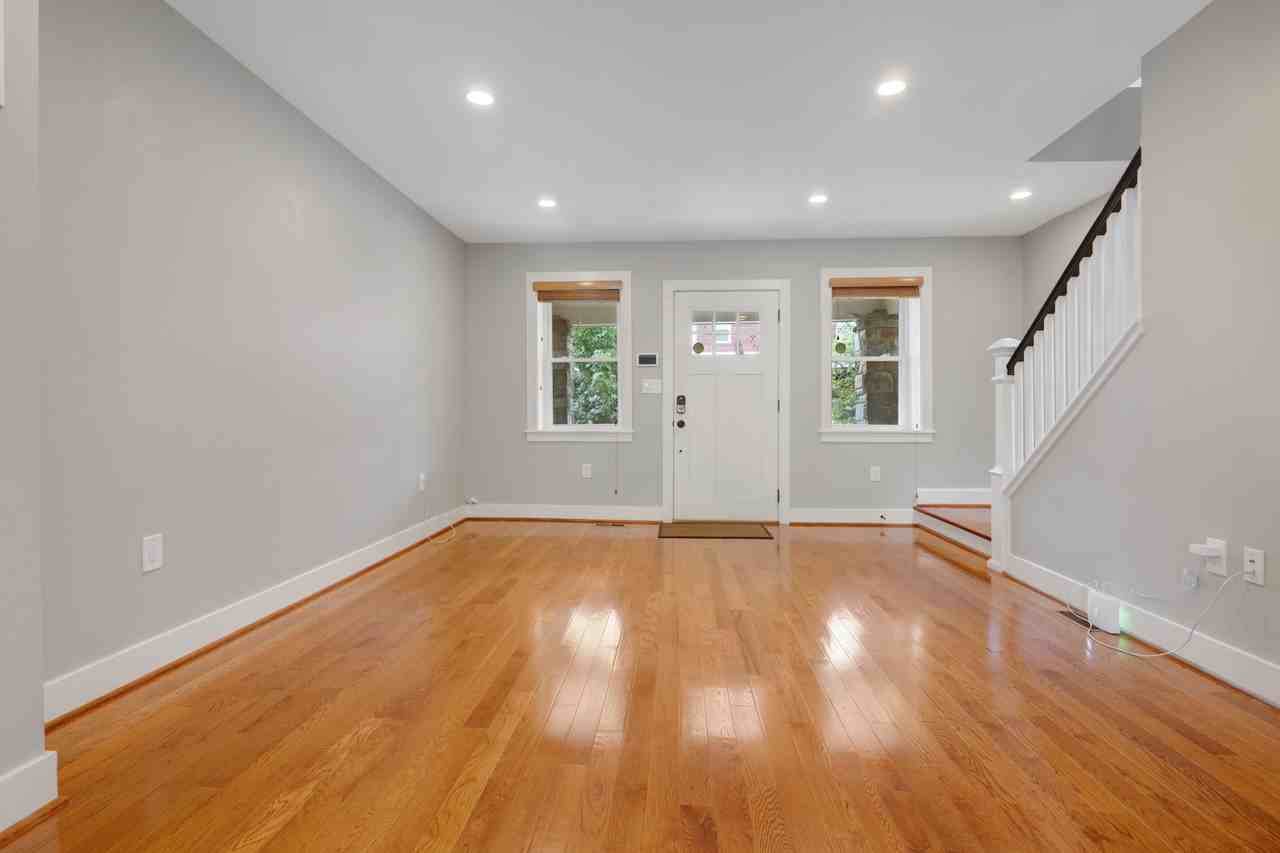1778 Lyman Pl Ne - Photo 2 of 26