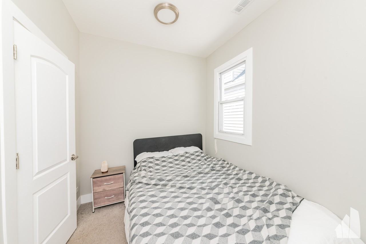 2923 N Avers Ave #2 - Photo 3 of 8