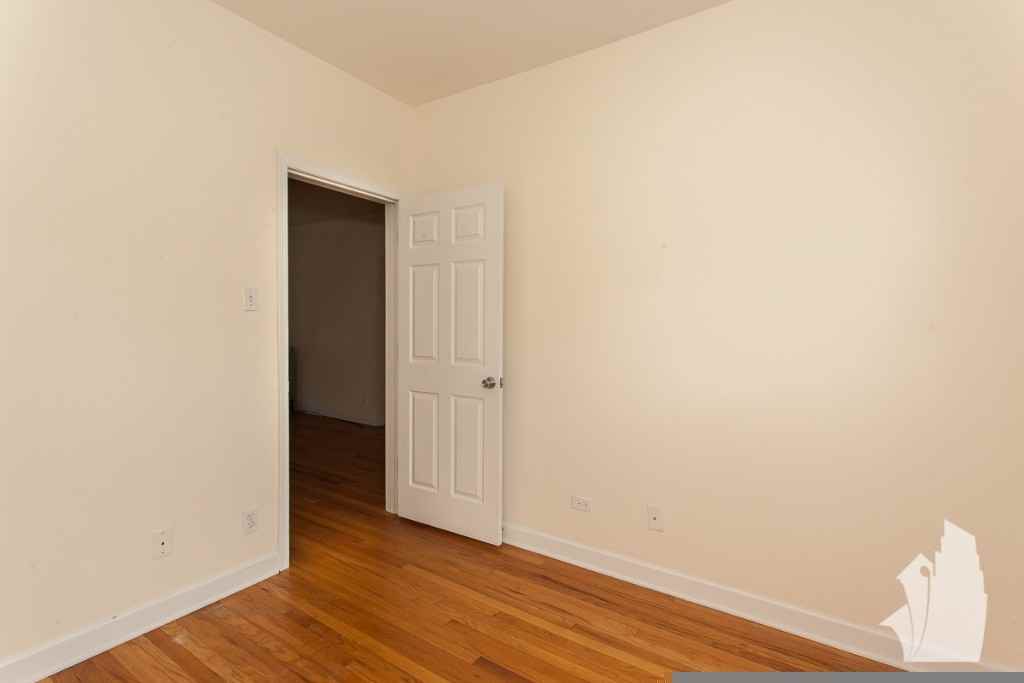 3918 N Pine Grove Ave #2 - Photo 3 of 8