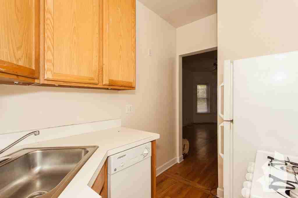 3918 N Pine Grove Ave #2 - Photo 6 of 8