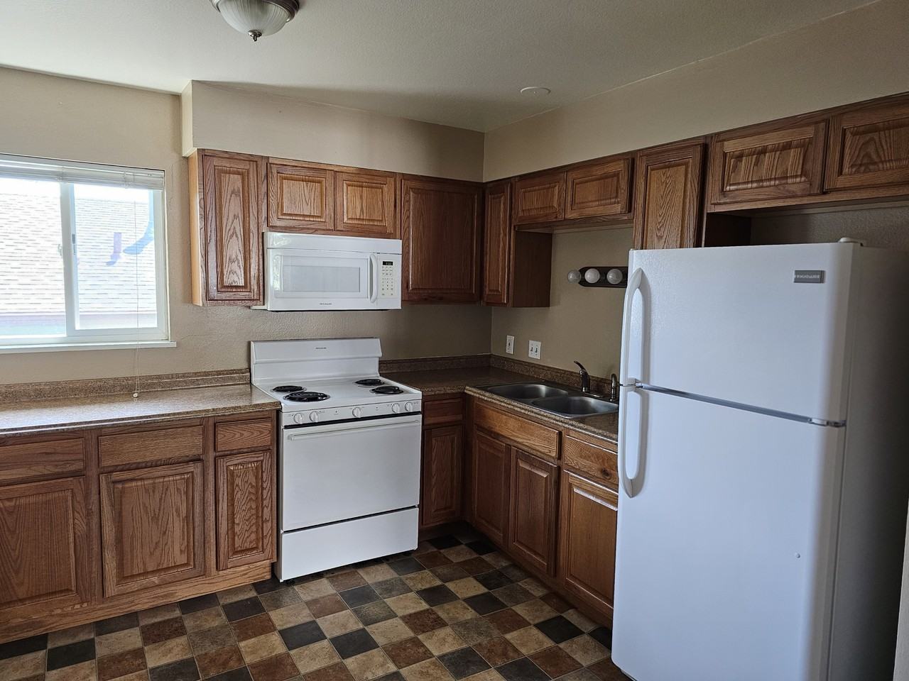2610 King St #4 - Photo 3 of 9
