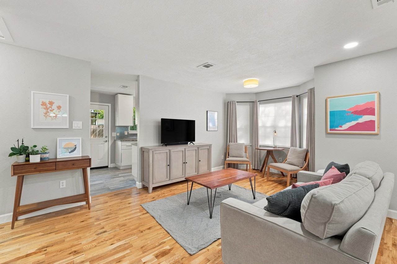 3012 E 16th St - Photo 3 of 20