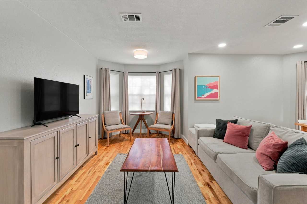 3012 E 16th St - Photo 4 of 20