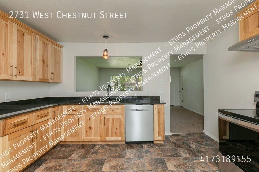 2731 W Chestnut St - Photo 6 of 15
