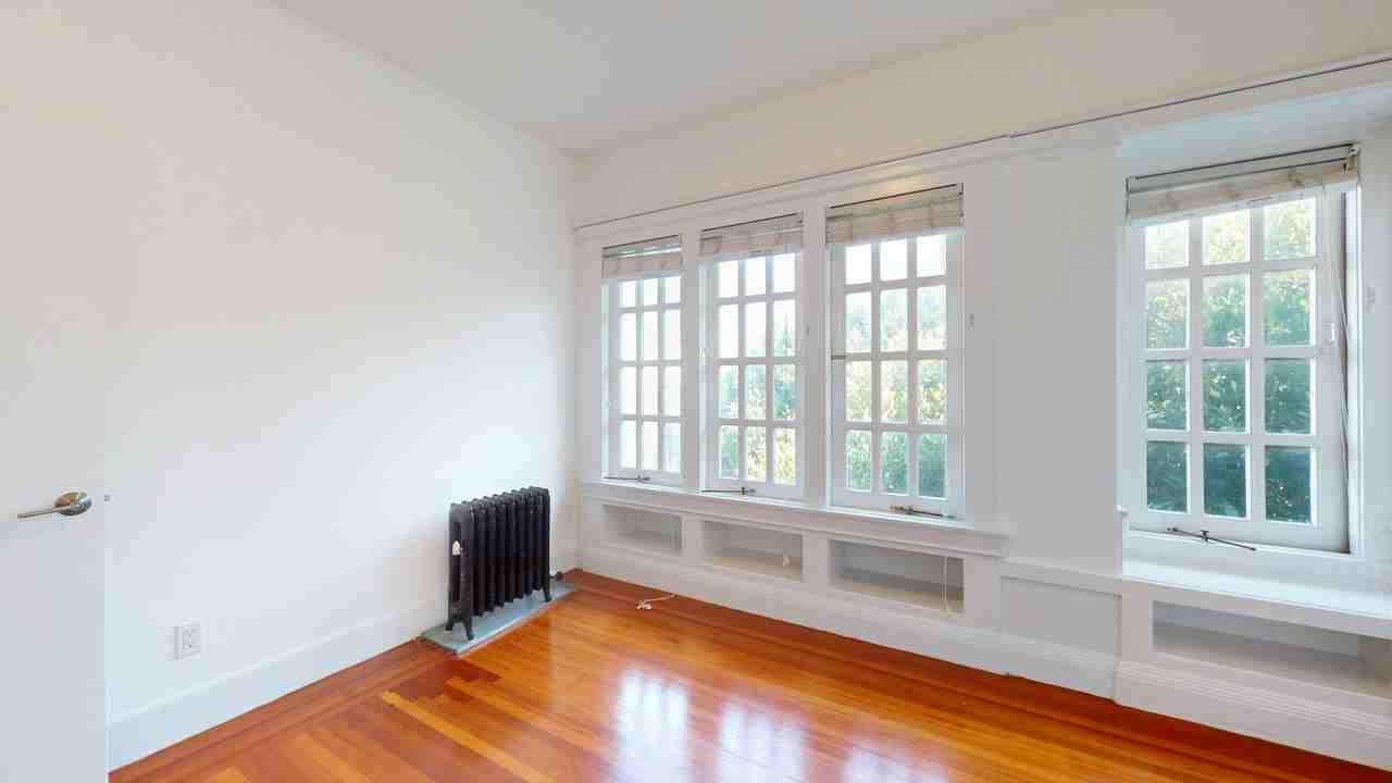 1433 Clay St #15 - Photo 5 of 22