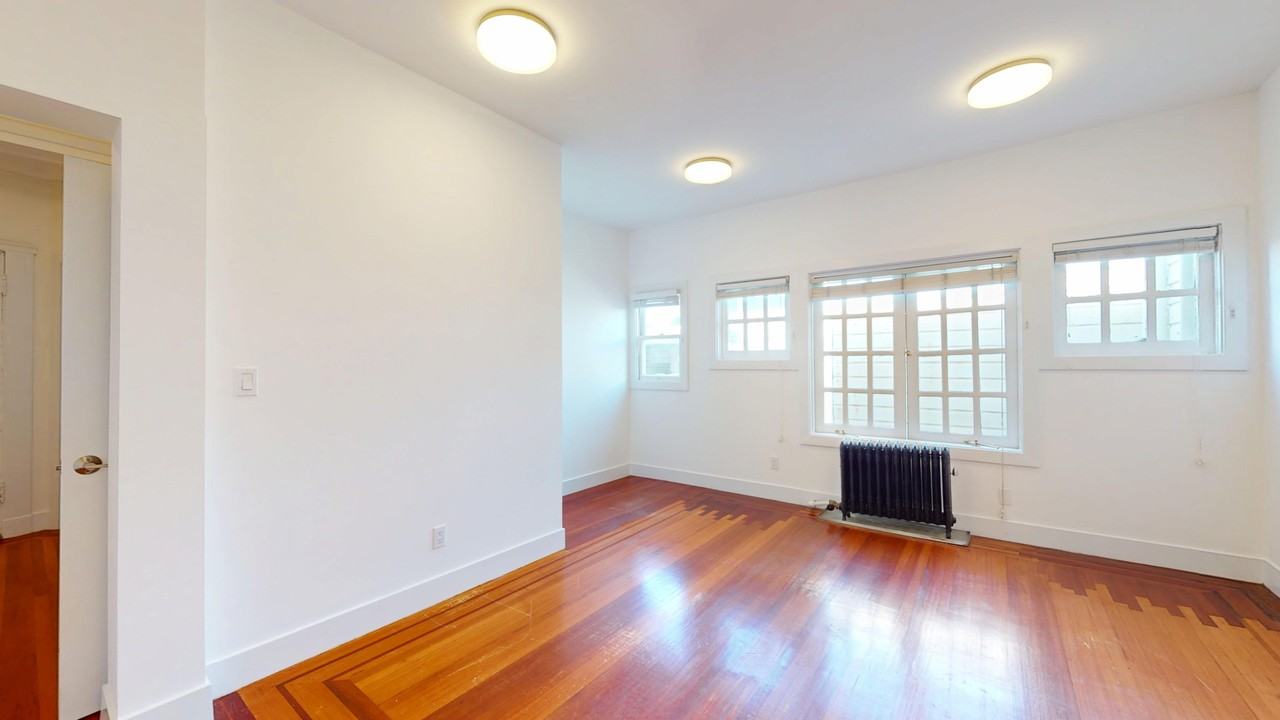 1433 Clay St #15 - Photo 7 of 22