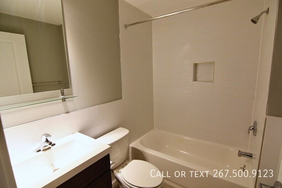 535 N Budd St #2C - Photo 3 of 6