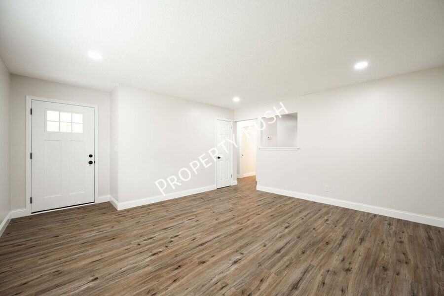 7714 Nautical Way #A - Photo 3 of 12