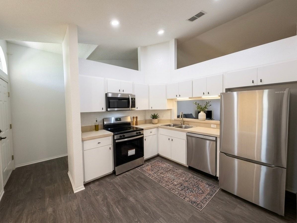 3004 Wentworth Pl - Photo 2 of 10