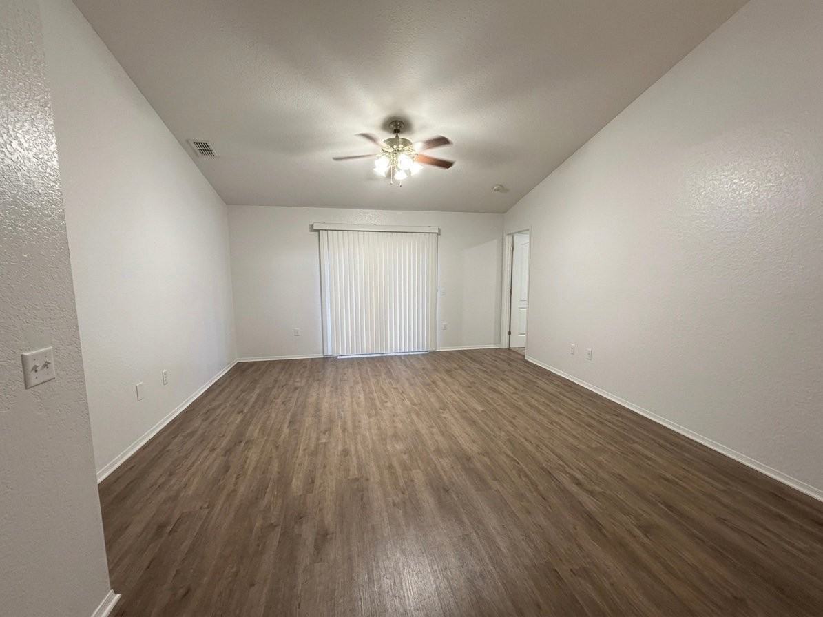 3004 Wentworth Pl - Photo 3 of 10