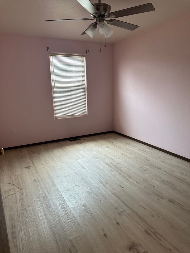3390 Canyon Dr #D17 - Photo 4 of 7