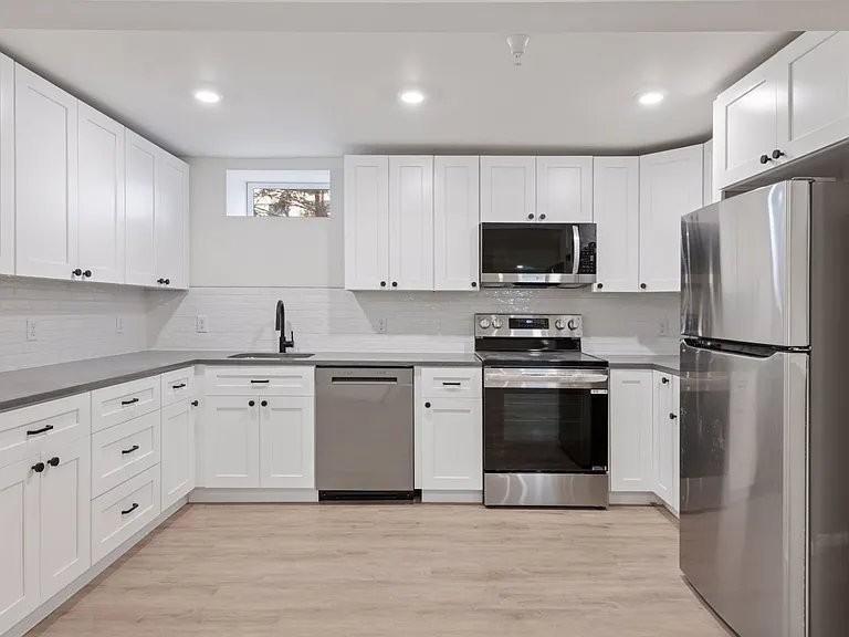601 Main St Ne #3