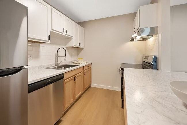4320 Arlington Cir #6-6K - Photo 5 of 16