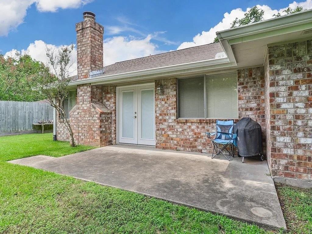 22019 Knoll Lake Ln - Photo 2 of 6