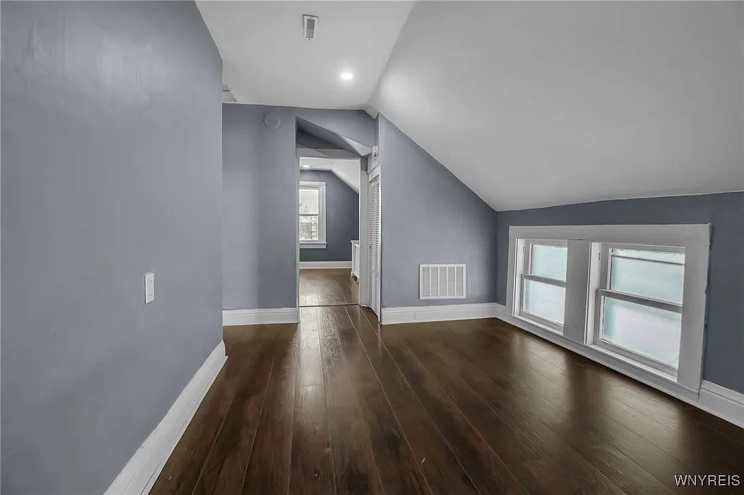 199 Amber St - Photo 6 of 14