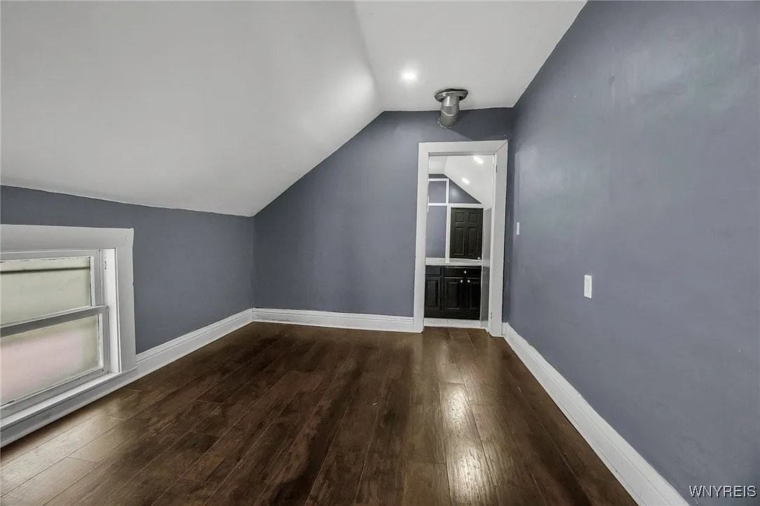 199 Amber St - Photo 7 of 14